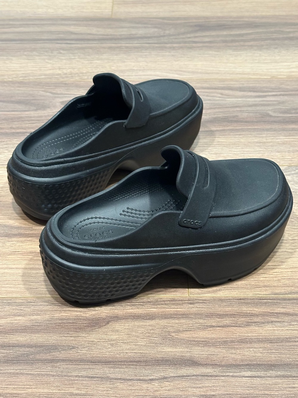 Crocs Stomp Loafer in Black Size 6 - Picture 5 of 13